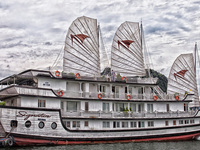 Ha Long Legends Travel Deal: Signature Cruise 3D/2N Ha Long Legends Travel Deal: Signature Cruise 3D/2N