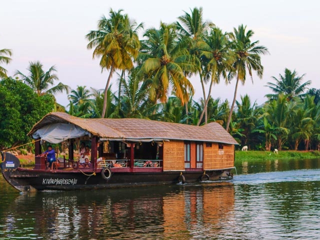 Enjoy the Beauty of Kerala Photos