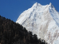 manaslu trek