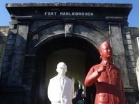 Patung Soekarno - Hatta Dengan Latar Belakang Pintu Benteng Marlborought Di Bengkulu Patung Soekarno - Hatta Dengan Latar Belakang Pintu Benteng Marlborought Di Bengkulu