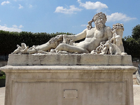 Statue Within The Tuileries
