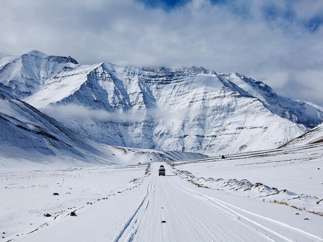 Chadar Frozen River Ice Trek, Winter Lifeline of the Zanskaris Photos