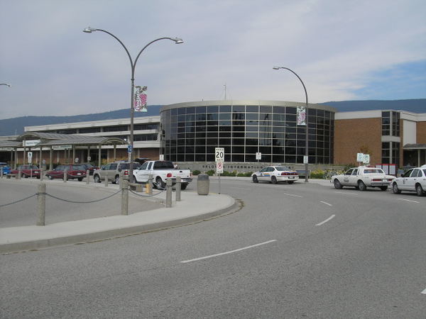 Kelowna International Airport Okanagan Valley Canada Tourist Information kelowna-international-airport-okanagan-valley-canada-tourist-information