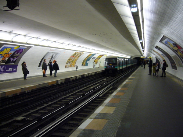 Les Sablons Station, Paris, France Tourist Information