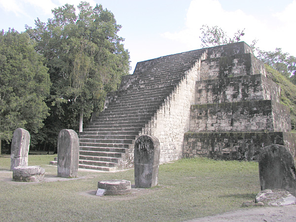 Complejo de Pirámides Gemelas de Tikal, Tikal, Guatemala Información ...